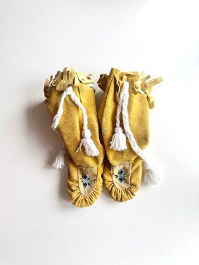 Handmade Inuit Yellow Beaded Suede Leather Fringed Braided Tie Mukluk Boots